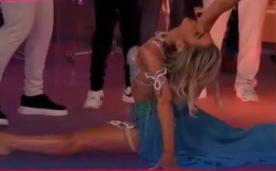  Trbušni ples uz trubače i gole butine s podvezicama: Jovana Jeremić slavila Novu godinu u Jutarnjem, 