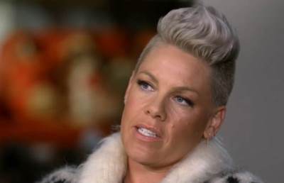  Pevačica Pink novogodišnju noć provela u bolnici 