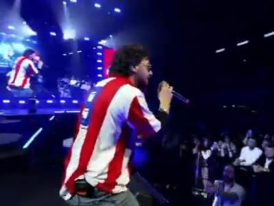  Turski reper na koncertu obukao Zvezdin dres 