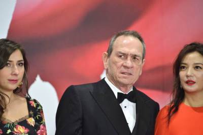  Tomi Li Džons se prvi put oglasio nakon što su mu našli ćerku mrtvu u hotelu 