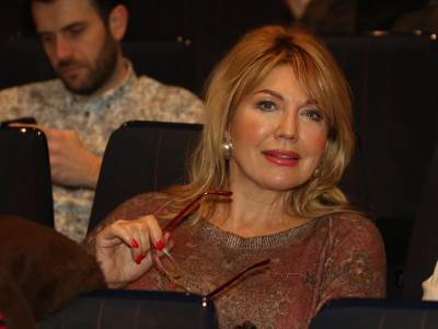  Ko je srpska pjevačica koja je prva ugradila silikone u grudi? Oduševila prijateljicu poprsjem, pa i 