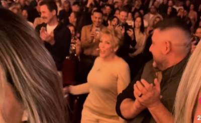  Ljudi u šoku zbog plesa majke Džej Lo: Sa 89 tverkovala i "tresla" grudima, cijela sala gledala samo 