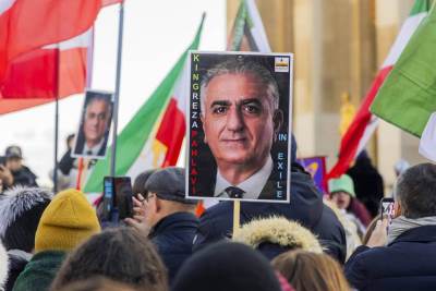  "Ovo je pokušaj da Iran dobije slobodnu budućnost": Demonstranti traže povratak prognanog sina pozna 