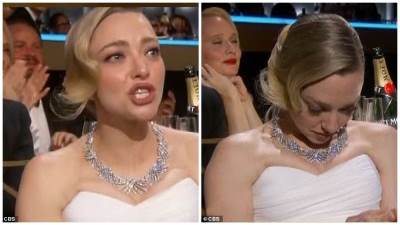 Amanda Sejfrid uhvaćena kako pravi grimase jer nije osvojila Zlatni globus 
