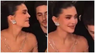  Glumica pokazala Kajli Džener da je višak na dodeli Zlatnog globusa 