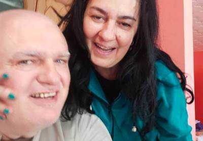  Ko je muž Saške Karan?  