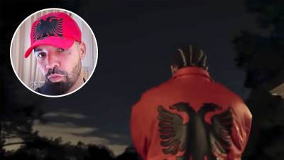  Drejk nosi kapu sa albanskom zastavom zbog momka sa Kosova 