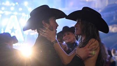  Bela Hadid raskinula s momkom: Ostavio je nakon dvije godine 