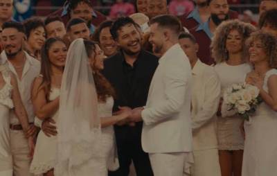  Prvo venčanje na nastupu Bed Banija na poluvremenu Superboula 