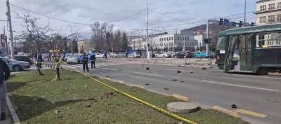  Jedna osoba poginula u iskakanju tramvaja iz šina u Sarajevu: Stanica potpuno uništena, više osoba p 