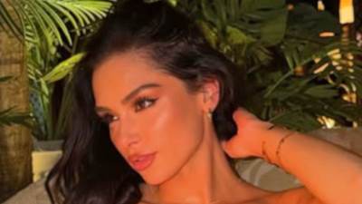  Anja Bla uživa na plaži u Dubaiju dok okolo padaju bombe: Ljudi na mrežama imaju hit komentar (Foto) 