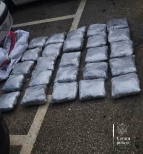  Uhapšen Tuzanin sa 26 kilograma marihuane  