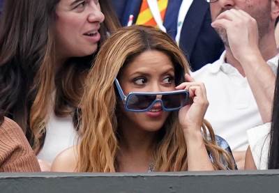  Šakira u vezi sa glumcem iz hit serije "Emili u Parizu" 