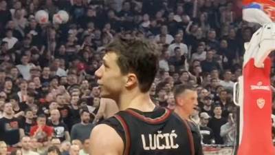  Vladimir Lučić u sukobu sa navijačima Crvene zvezde: Pojavio se snimak sa lica mjesta 