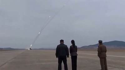  Kim Džong Un i ćerka nadgledali ispaljivanje raketa: Pjongjang poslao jasnu poruku Americi i Seulu 