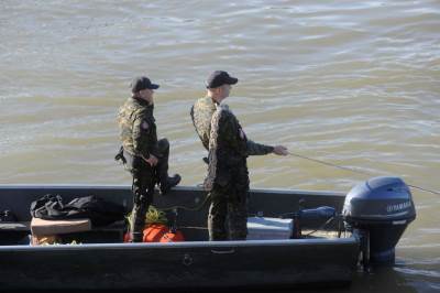  Muškarac pokušao da skoči u Tisu, stigli spasioci i pregovarač: Drama kod Sente, oglasio se ronilac  