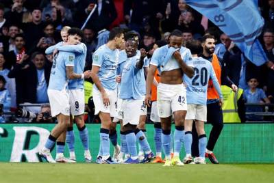  Mančester siti održao čas fudbala Arsenalu: Pehar ide u ruke Pepa Gvardiole 