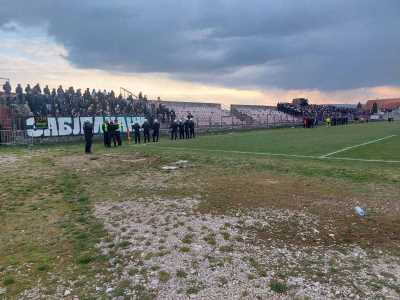  Spriječen sukob navijača Čelika i Zabjela, oduzete palice i pirotehnika 