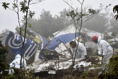 Pao avion sa više od 100 ljudi, utvrđuje se tačan broj žrtava 