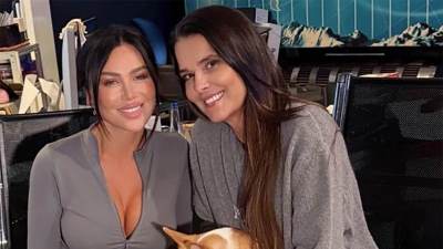  Stanija Dobrojević u društvu Milice Mitrović pred ulazak u "Elitu" 