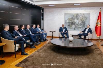  Sastanak Spajića i lidera parlamentarne većine: "Ključne zakone potrebno je usvojiti do kraja jula..."
 