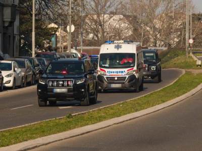  Maloljetnik koji je počinio masakr u Ribnikaru dovezen u sud: Pogledajte kako ga je policija sprovel 
