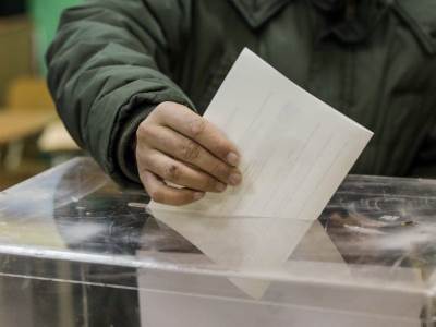  Zabilježeni brojni incidenti: Završeni izbori u 10 opština i gradova u Srbiji 