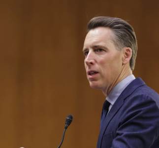  Senator Džoš Holi optužio Netflix da u dječjem programu promoviše “transrodnu ideologiju” 