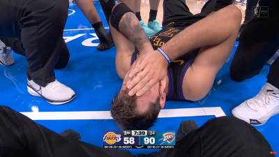  Luka Dončić samo pao kao pokošen 
