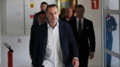  Božović pružio ruku i tvrdi: Ne ide Vule nigde! 