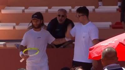  Izgubio meč i popeo se na tribinu da se svađa sa navijačem: Potpuni haos, svi su gledali u Francuza 