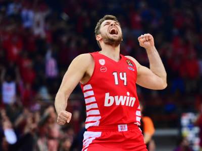  Dominacija Saše Vezenkova 