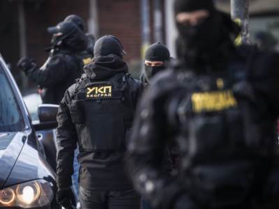  Policija u Obrenovcu uhapsila je maloljetnika (17) zbog sumnje da je mačetom usmrtio ženu M.M, emoti 