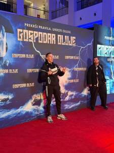  Kolaps u centru Beograda zbog Bake Praseta: Obezbeđenje ga prati u stopu, pojavio se na ovom događaj 