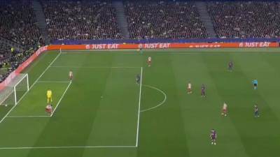  Cijeli svijet vidio kako je Rumun pokrao Barselonu u Ligi šampiona 