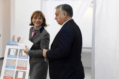  Supruga Viktora Orbana je jedna od najmoćnijih Mađarica: U braku su 40 godina, imaju petoro djece, p 