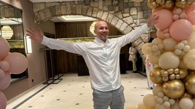  Aleksandar Sofronijević puca od sreće na proslavi povodom rođenja ćerkice 