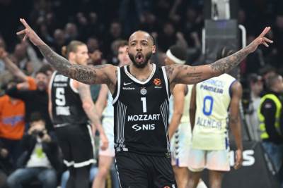  Karlik Džouns se ujeo za jezik pred Crvenu zvezdu 