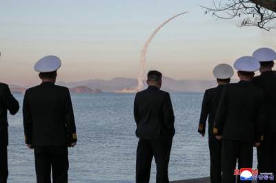  POLETJELE KIMOVE RAKETE! Sjeverna Koreja lansirala balističke projektile!
 