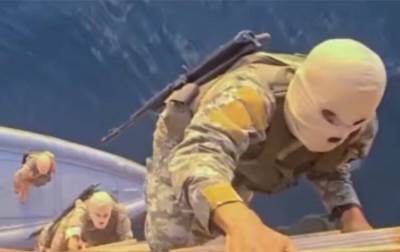  Iran pokazao snimak: Naoružani vojnici upali na brodove i preuzeli kontrolu, među posadom Hrvati i C 