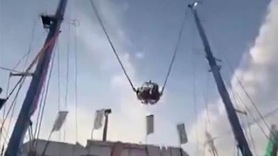  Pukla sajla u zabavnom parku na visini od 90 metara, djeca ostala zarobljena 