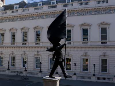  Neobična skulptura izazvala buru u Londonu 