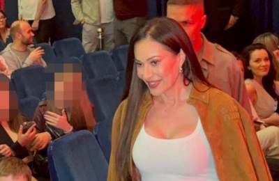  Ceca sa društvom na koncertu Magla benda: Opšti haos u Sava Centru, fanovi trče da se slikaju 