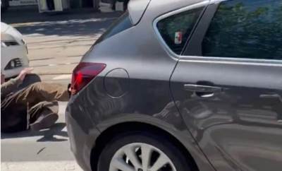  Uhapšen vozač koji je probio blokadu i udario muškarca 