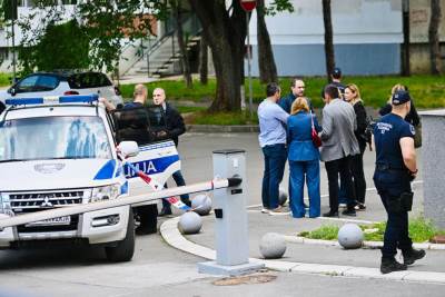  Pogledajte snimak hapšenja na Novom Beogradu: Specijalac SAJ-a van dužnosti oborio pucača iz restora 