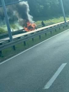  Stravičan požar na auto-putu Beograd-Niš 