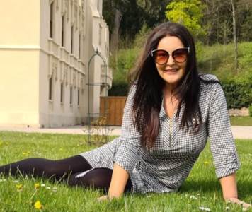  "Jako mi je loše, moram kod ljekara": Dragana Mirković u suzama hitno prekinula koncert u Hrvatskoj 
