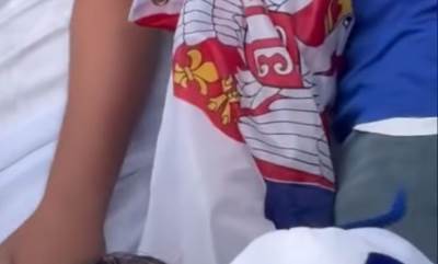  Incident na tribini stadiona u Sijetlu: Navijači "zmajeva" oteli zastavu Srbije  