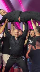  Oglasio se pobjednik Pinkovih zvezda, ne krije emocije 