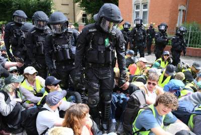  Masovni protesti u Njemačkoj: Hiljade demonstranata pokušalo da blokira kongres AfD 